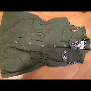 Ariat vest with embroidery. Size small